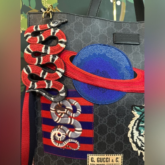GUCCI🐅LIMITED EDITION GG Supreme Night Courrier TOTE WALLET & BAG CHARM! - Picture 11 of 17